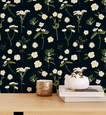 Garden Wild Flower Seamless Pattern Wallpaper